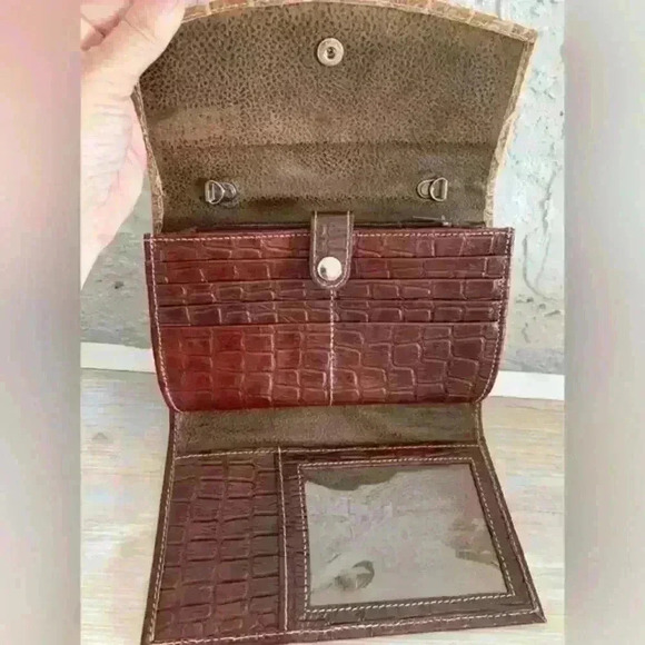 Alejandra's Women's Brown Large Leather Croc Wallet Versatile Chain Loops NWOT - Picture 7 of 12